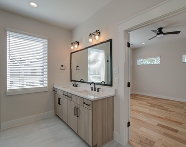 5309 Donovan Gardens Lane - Photo Thumbnail 12