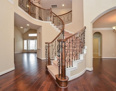 510 Mcallister Avenue - Photo Thumbnail 2