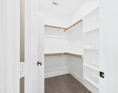 6310 Norland Street - Photo Thumbnail 16