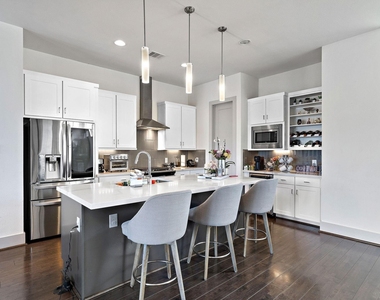 4621 Chartres Street - Photo Thumbnail 4