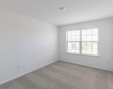 1052 Greenshank Drive - Photo Thumbnail 13