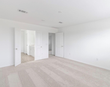 1052 Greenshank Drive - Photo Thumbnail 8