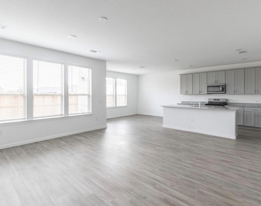 1052 Greenshank Drive - Photo Thumbnail 5