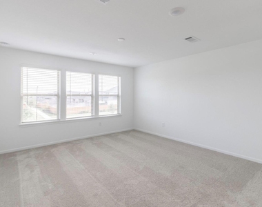 1052 Greenshank Drive - Photo Thumbnail 9