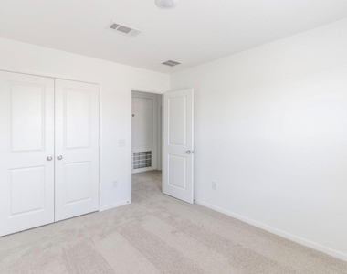 1052 Greenshank Drive - Photo Thumbnail 14
