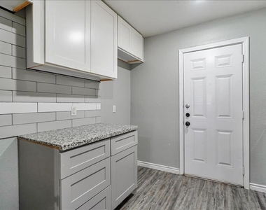 5117 Lavender St - Photo Thumbnail 7