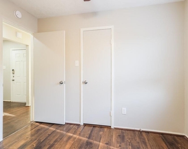 4306 Owens Creek Lane - Photo Thumbnail 12