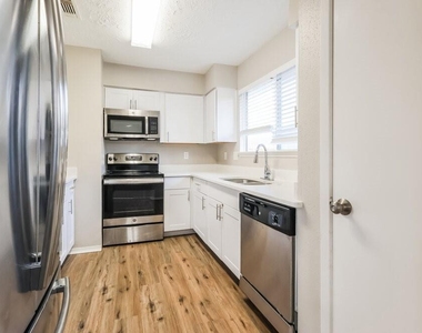4306 Owens Creek Lane - Photo Thumbnail 6