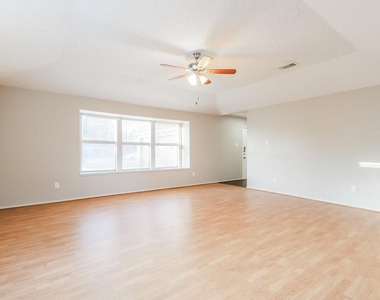 4306 Owens Creek Lane - Photo Thumbnail 3