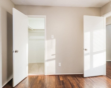 4306 Owens Creek Lane - Photo Thumbnail 11