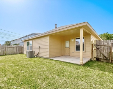 19319 Summer Island Way - Photo Thumbnail 19