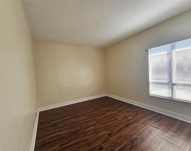 7611 Paula Drive - Photo Thumbnail 7
