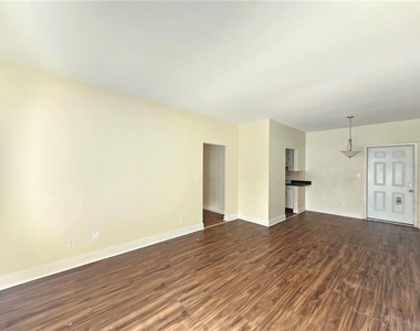 7611 Paula Drive - Photo Thumbnail 3