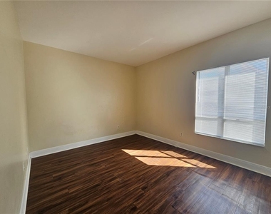 7611 Paula Drive - Photo Thumbnail 6