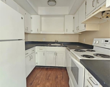 7611 Paula Drive - Photo Thumbnail 4