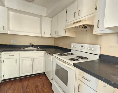 7611 Paula Drive - Photo Thumbnail 5