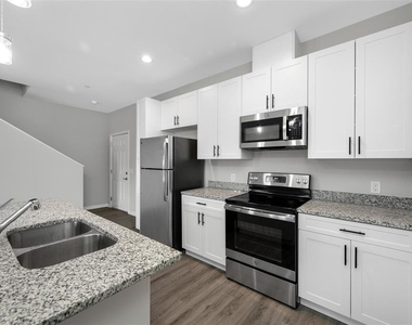 2115 Sebring Place - Photo Thumbnail 8