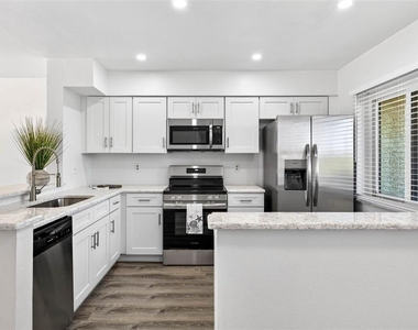 1805 Mariner Drive - Photo Thumbnail 4