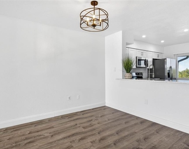 1805 Mariner Drive - Photo Thumbnail 5