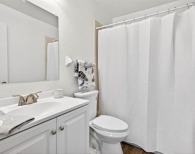 1805 Mariner Drive - Photo Thumbnail 12