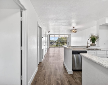 1805 Mariner Drive - Photo Thumbnail 3