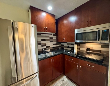 862 Cypress Lakes Boulevard - Photo Thumbnail 6