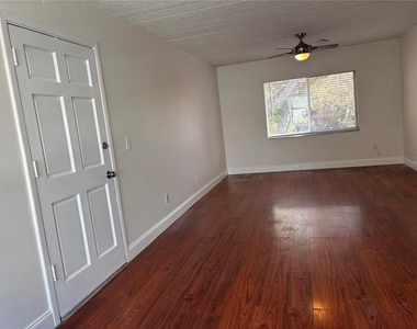 3206 W Azeele Street - Photo Thumbnail 3
