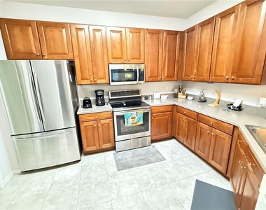 2052 Inverness Greens Drive - Photo Thumbnail 14