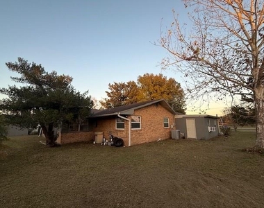 1420 Simmons Road - Photo Thumbnail 5