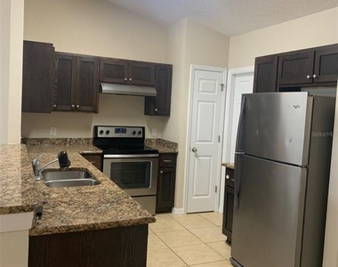 521 Montana Avenue - Photo Thumbnail 2