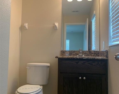 521 Montana Avenue - Photo Thumbnail 9