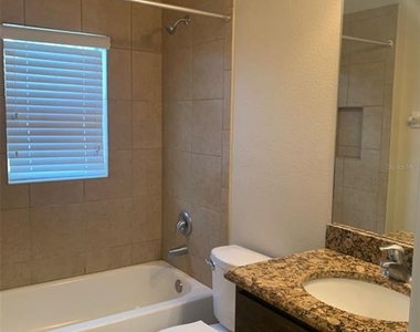 521 Montana Avenue - Photo Thumbnail 6