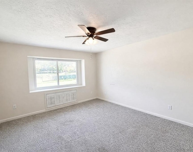 3442 N Tamarisk Avenue - Photo Thumbnail 7