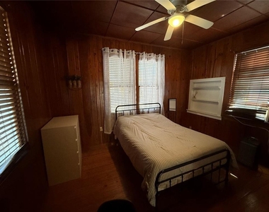 824 E University Avenue - Photo Thumbnail 5