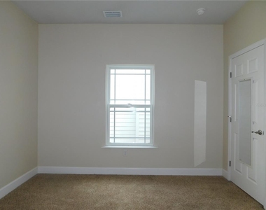 5156 Nw 21st Drive - Photo Thumbnail 18