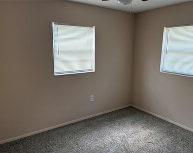 198 Oak Street - Photo Thumbnail 6