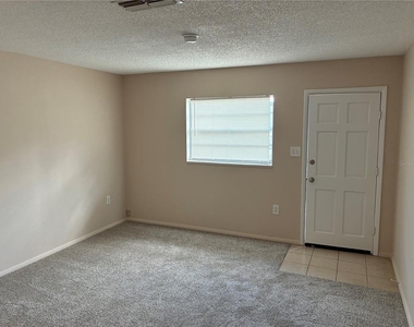198 Oak Street - Photo Thumbnail 3