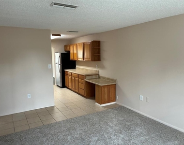 198 Oak Street - Photo Thumbnail 2