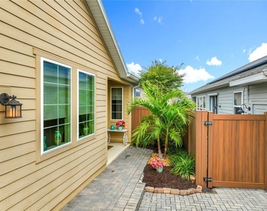 383 Alcove Drive - Photo Thumbnail 2