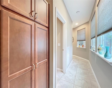 383 Alcove Drive - Photo Thumbnail 29