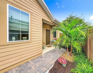 383 Alcove Drive - Photo Thumbnail 6