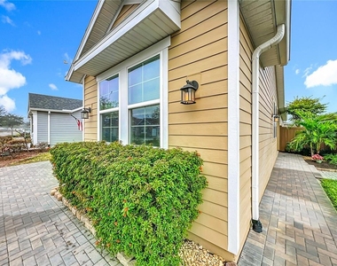 383 Alcove Drive - Photo Thumbnail 5