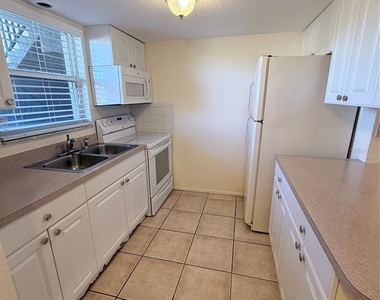 2845 Magdalina Drive - Photo Thumbnail 2