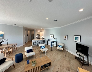 3426 W 79 Street W - Photo Thumbnail 10