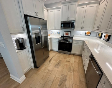 3426 W 79 Street W - Photo Thumbnail 5
