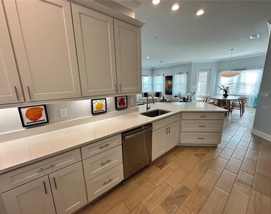 3426 W 79 Street W - Photo Thumbnail 6