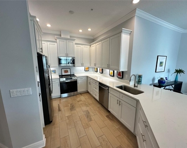 3426 W 79 Street W - Photo Thumbnail 4