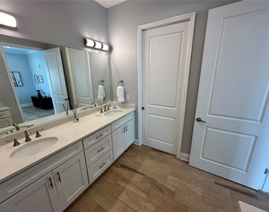 3426 W 79 Street W - Photo Thumbnail 22