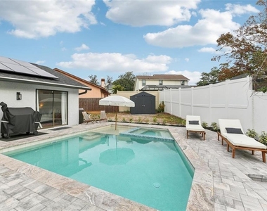 3775 Springhill Circle - Photo Thumbnail 4