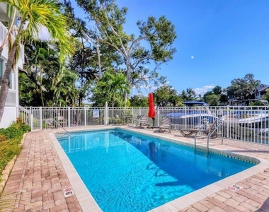 862 Hudson Avenue - Photo Thumbnail 20